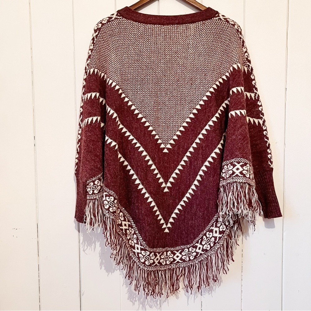 Velzera White and Wine Poncho. NWT. One Size. - Picture 7 of 7